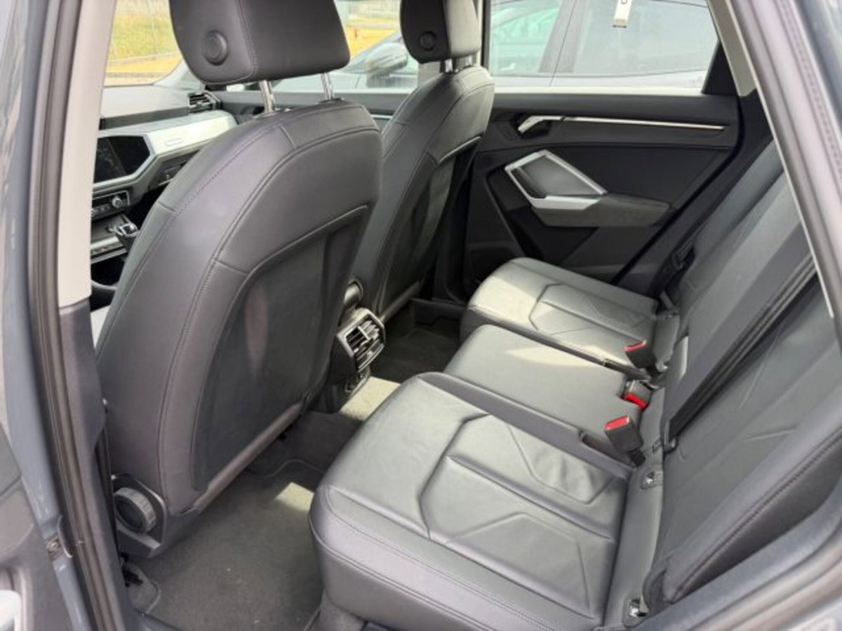 Audi Q3 35 TDI quattro S tronic Business (12)