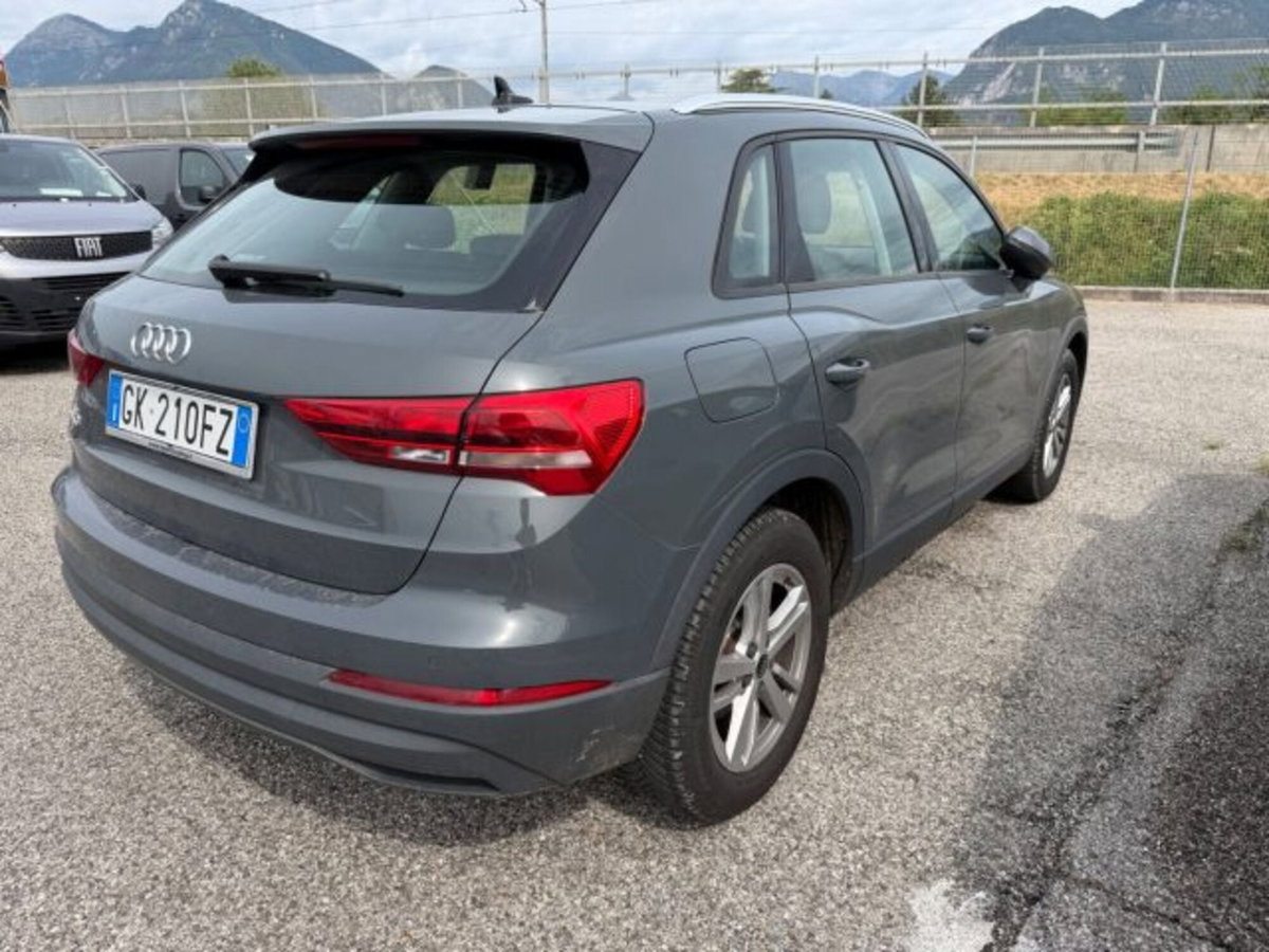 Audi Q3 35 TDI quattro S tronic Business (4)