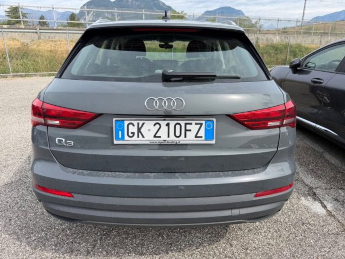 Audi Q3 35 TDI quattro S tronic Business (5)