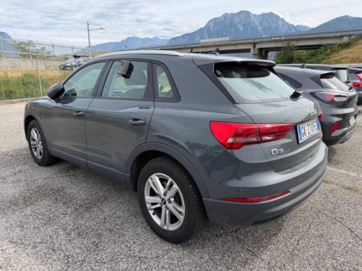 Audi Q3 35 TDI quattro S tronic Business (6)