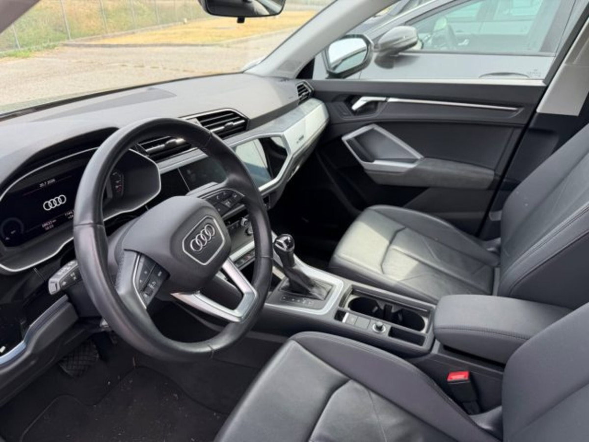 Audi Q3 35 TDI quattro S tronic Business (9)