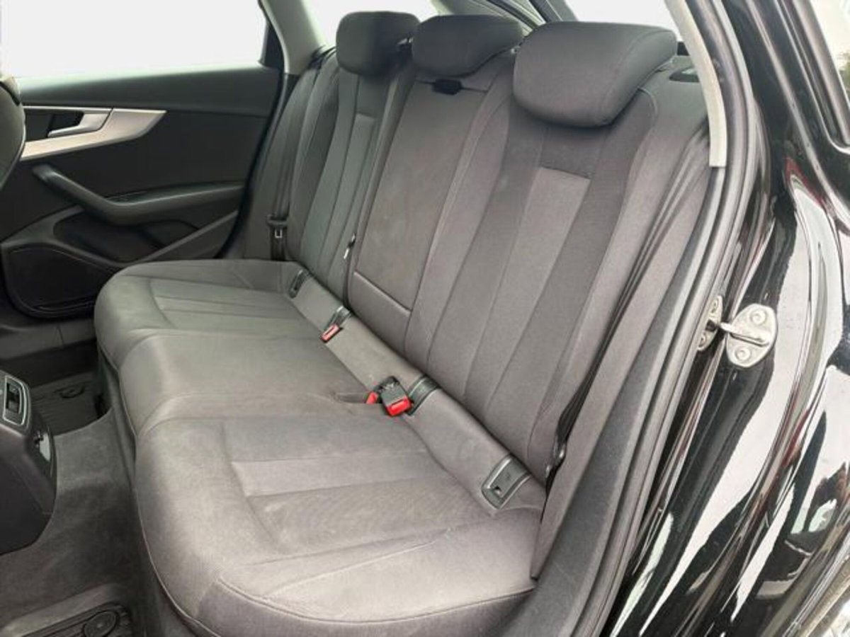Audi A4 Avant 2.0 TDI 150 CV ultra S tronic (13)