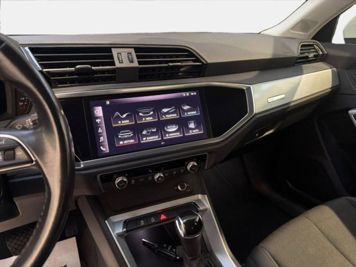 Audi Q3 35 TDI quattro S tronic Business (10)