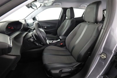 Peugeot 2008 BlueHDi 130 S&S EAT8 Allure Pack (2)