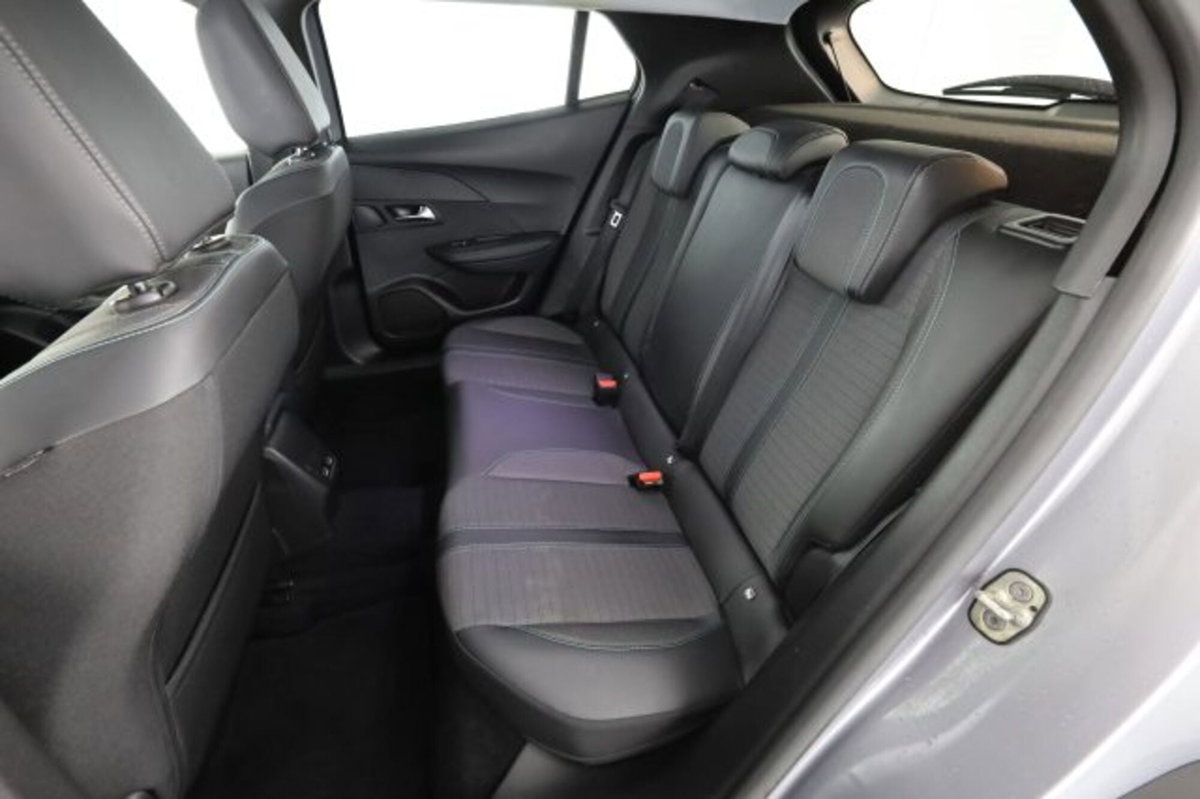 Peugeot 2008 BlueHDi 130 S&S EAT8 Allure Pack (3)