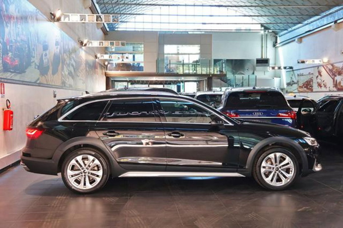 Audi A4 Allroad Allroad 40 2.0 tdi mhev Identity Contrast quattro 204cv s-tronic (2)