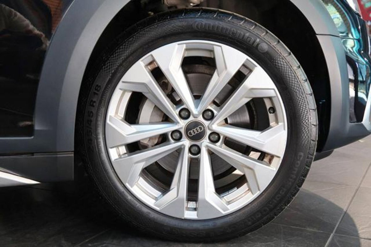 Audi A4 Allroad Allroad 40 2.0 tdi mhev Identity Contrast quattro 204cv s-tronic (6)