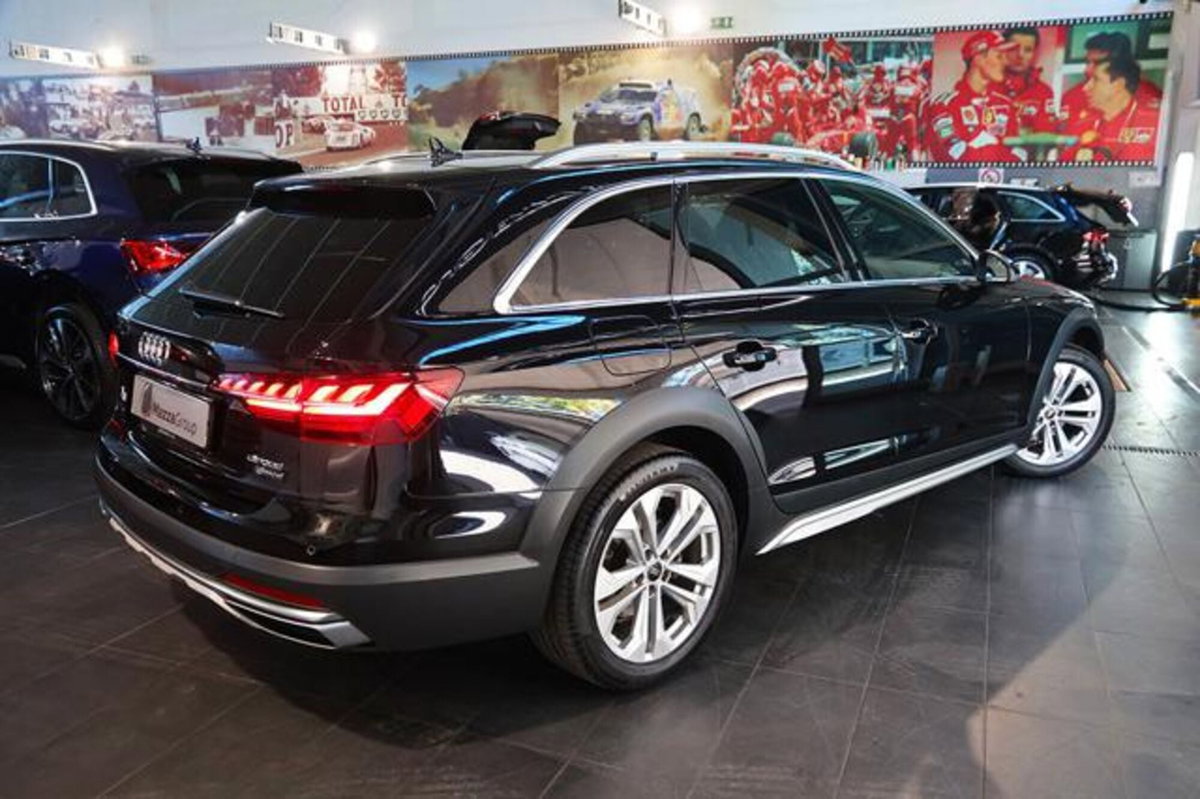 Audi A4 Allroad Allroad 40 2.0 tdi mhev Identity Contrast quattro 204cv s-tronic (9)