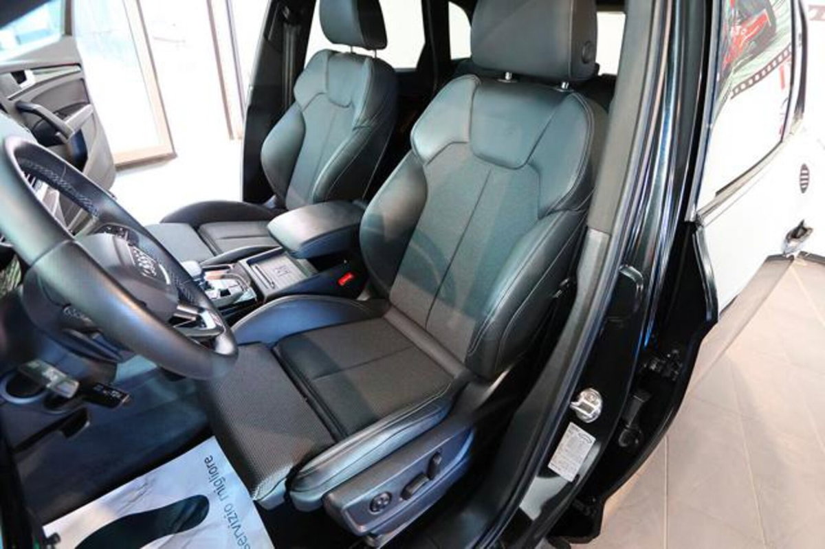 Audi Q5 40 2.0 tdi mhev 12V Identity Black quattro s-tronic (18)