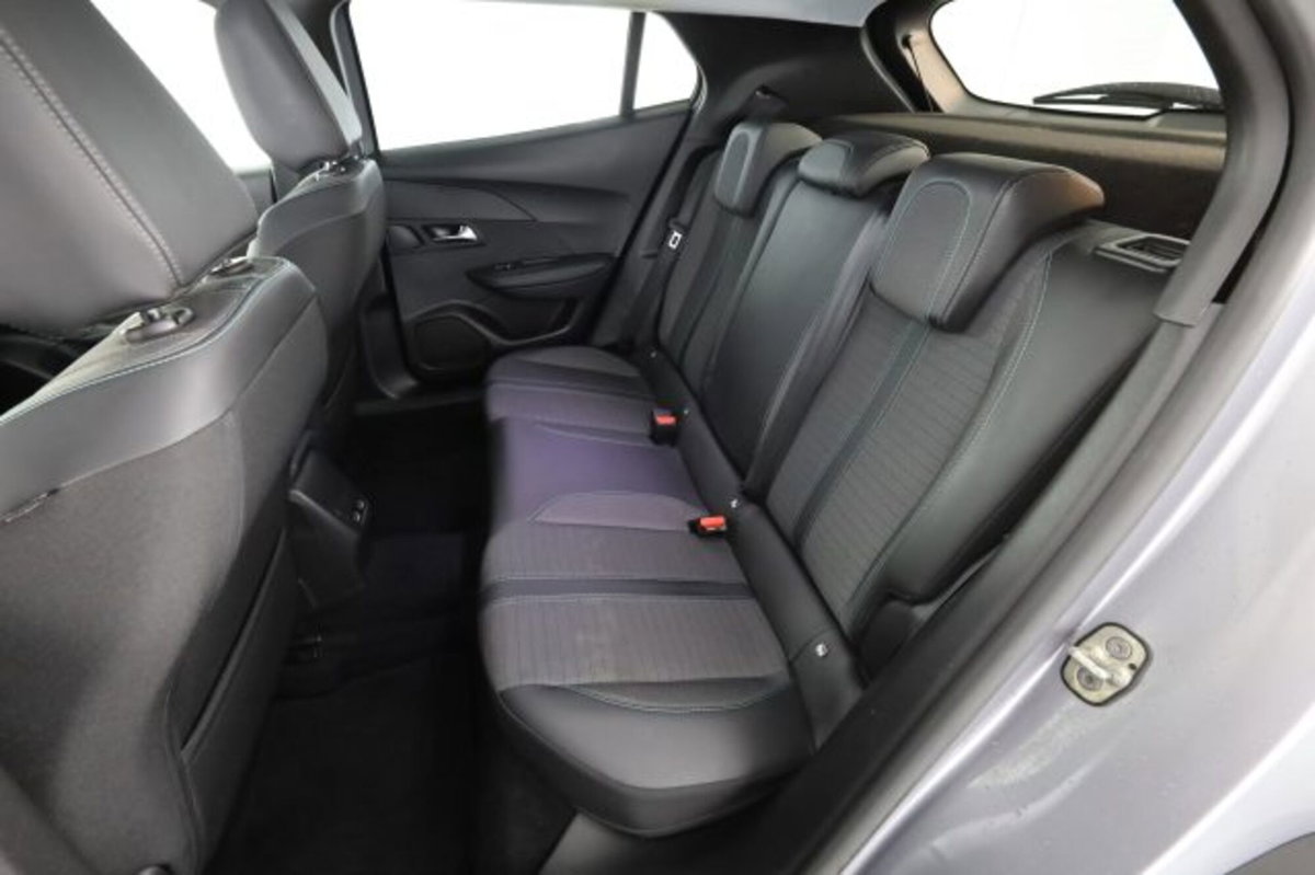 Peugeot 2008 BlueHDi 130 S&S EAT8 Allure Pack (3)