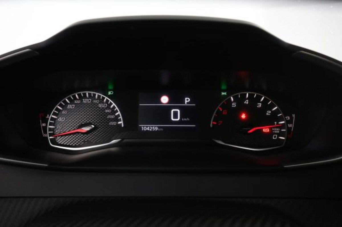 Peugeot 2008 BlueHDi 130 S&S EAT8 Allure Pack (7)