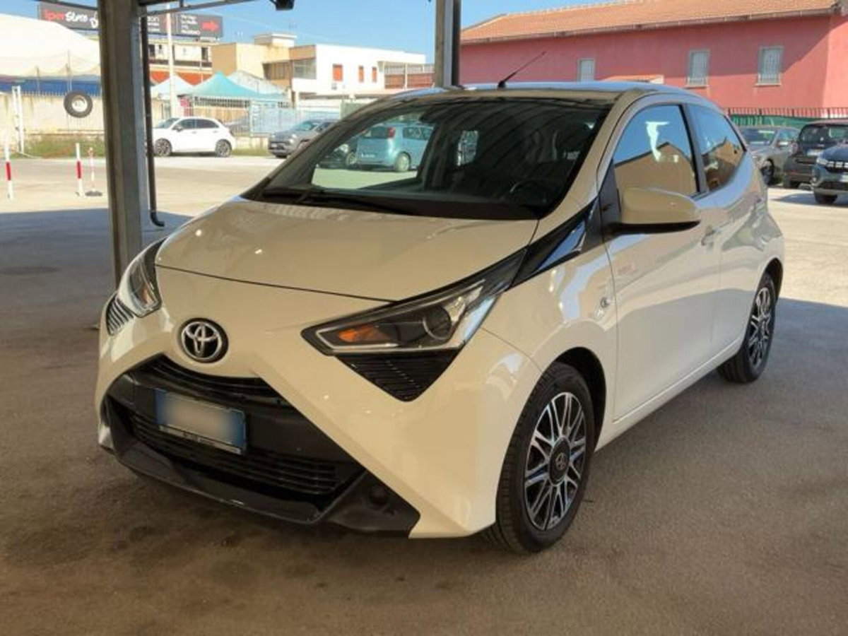 Toyota Aygo Connect 1.0 VVT-i 72 CV 5 porte x-play