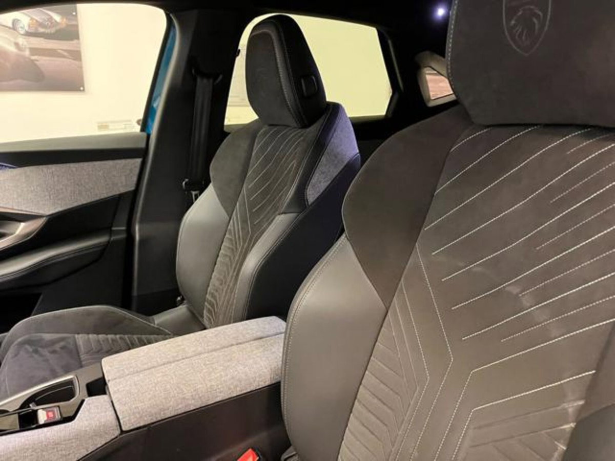 Peugeot 3008 1.2 hybrid GT Exclusive 145cv e-dcs6 (10)