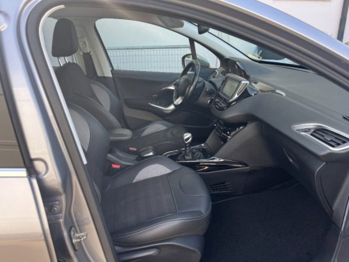 Peugeot 2008 120 S&S Allure (7)