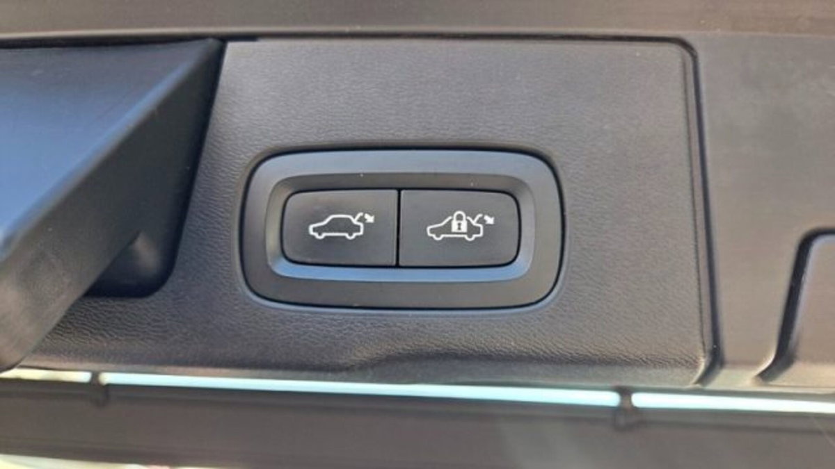 Volvo XC60 T6 Recharge AWD Plug-in Hybrid Inscription (19)