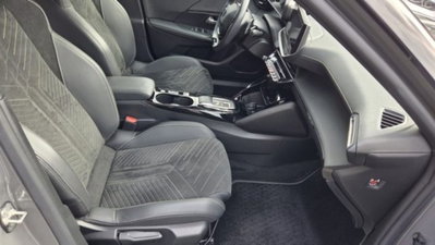 Peugeot 2008 PureTech 130 S&S EAT8 GT Pack (14)