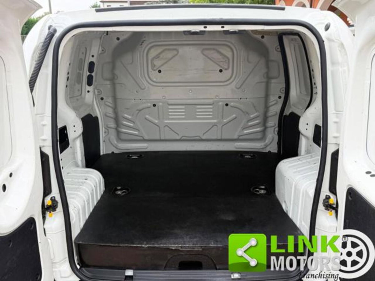 Fiat Fiorino 1.4 8V CNG 70CV Cargo SX (16)