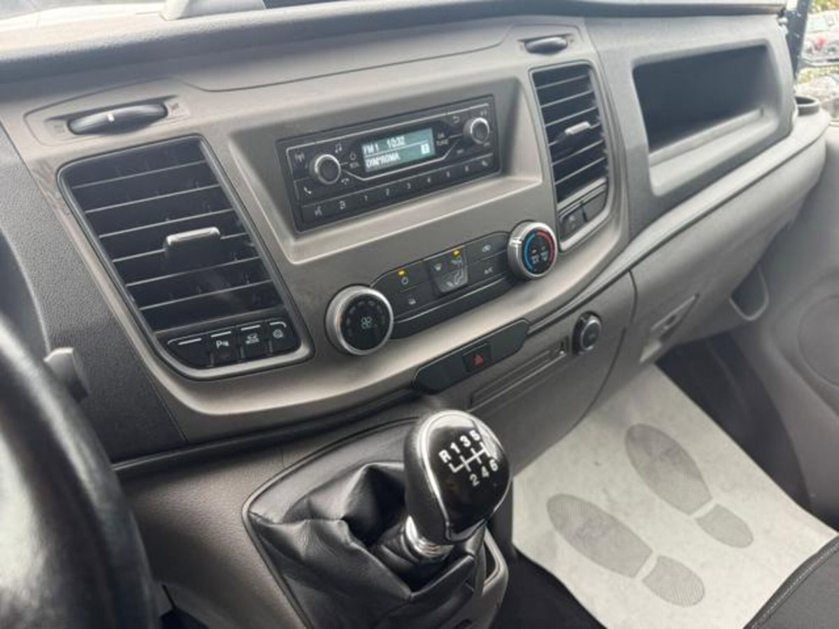 Ford E-Transit Custom Furgone e Transit custom V710 340 64kWh 218cv Titanium L2H1 (9)