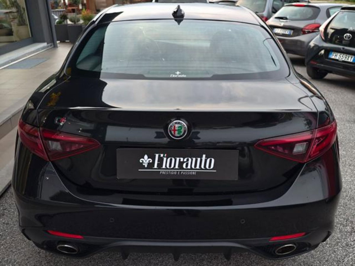 Alfa Romeo Giulia 2.2 Turbodiesel 210 CV AT8 AWD Q4 Veloce (4)