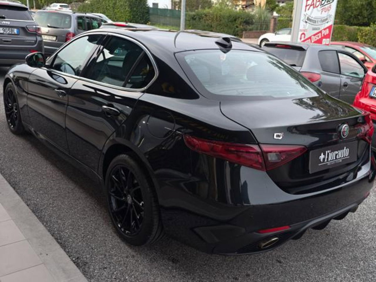 Alfa Romeo Giulia 2.2 Turbodiesel 210 CV AT8 AWD Q4 Veloce (5)
