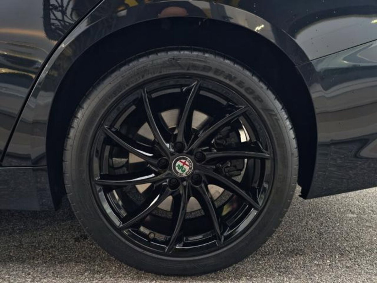 Alfa Romeo Giulia 2.2 Turbodiesel 210 CV AT8 AWD Q4 Veloce (7)