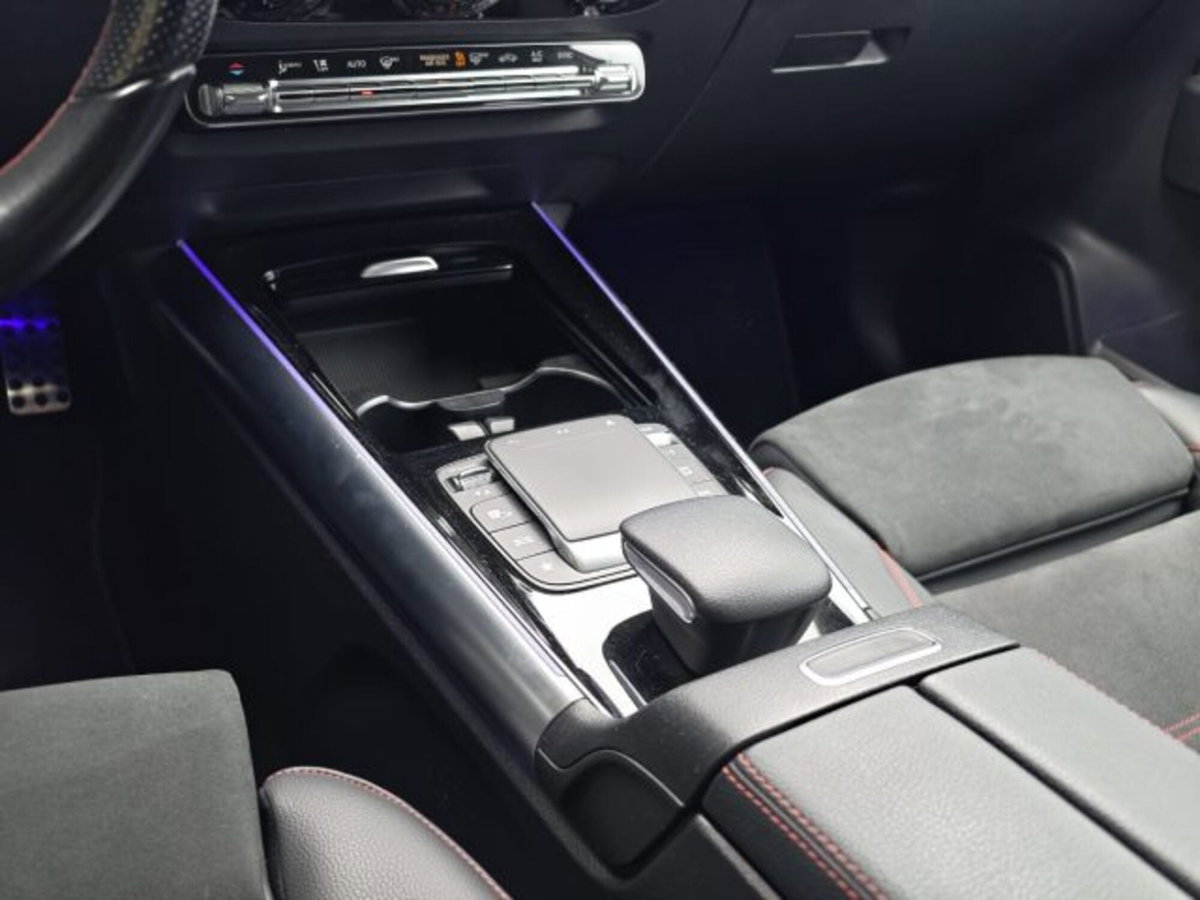 Mercedes-Benz GLA SUV 200 d Automatic Premium (12)