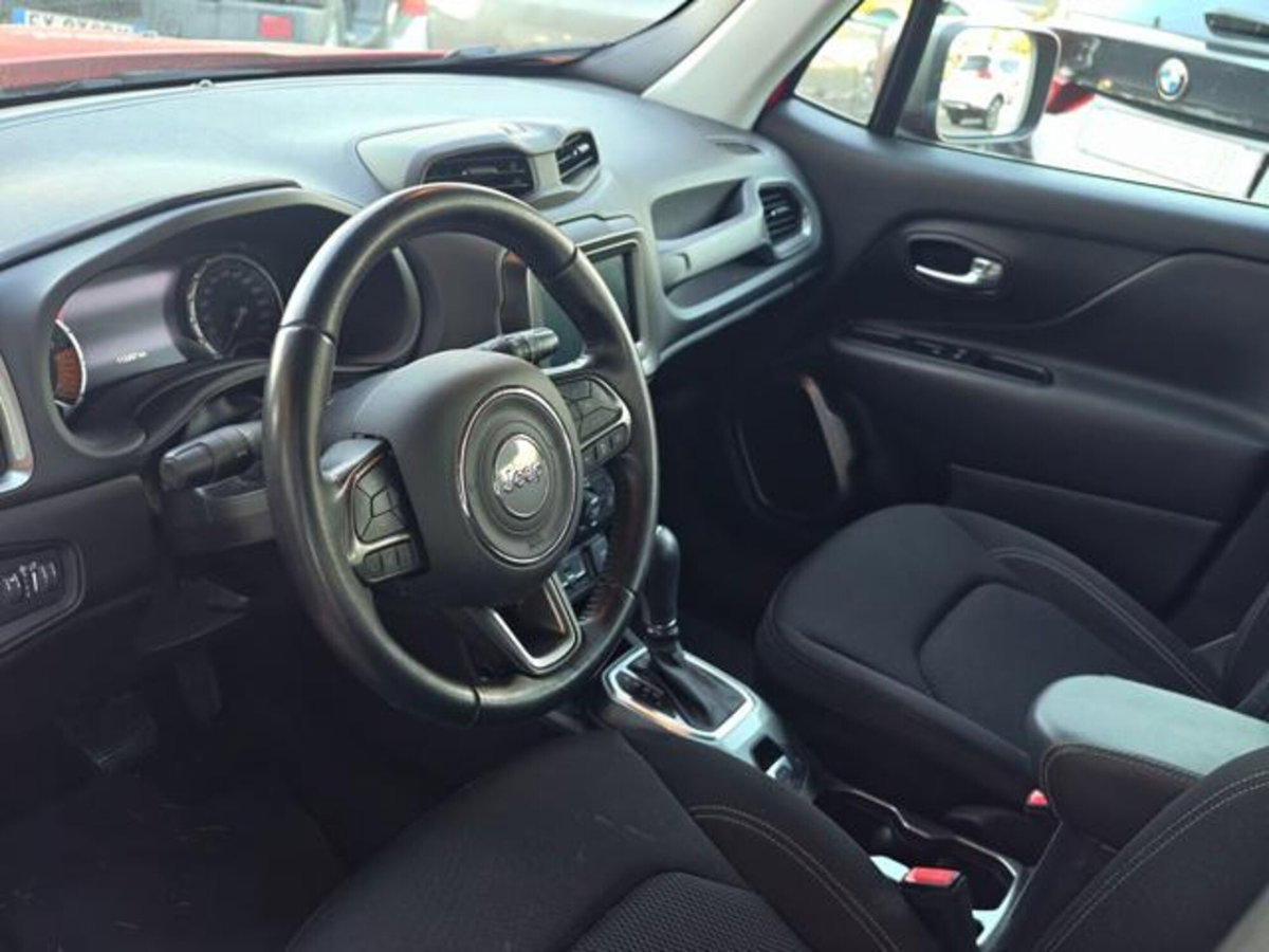 Jeep Renegade 1.3 T4 DDCT Limited (8)