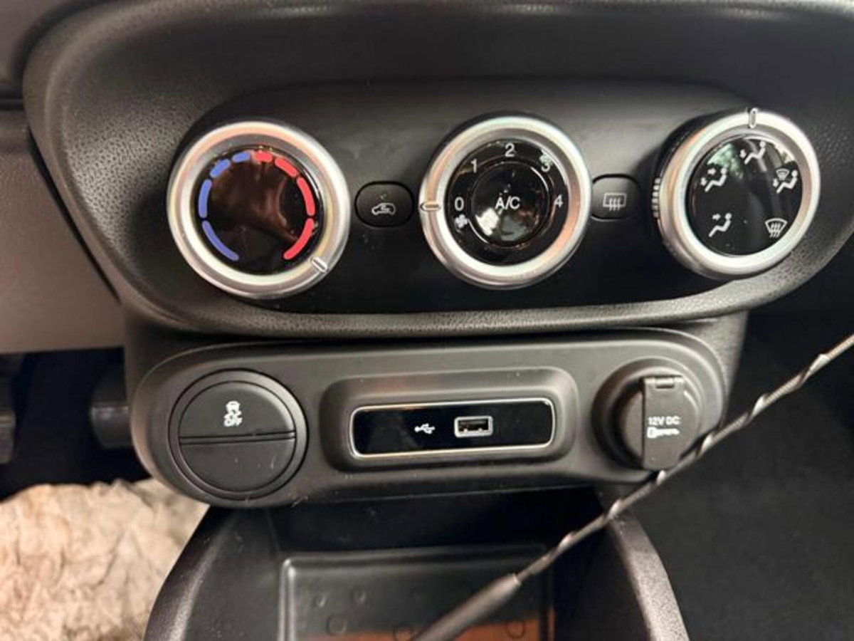 Fiat 500L 1.4 95 CV Mirror City Cross (11)