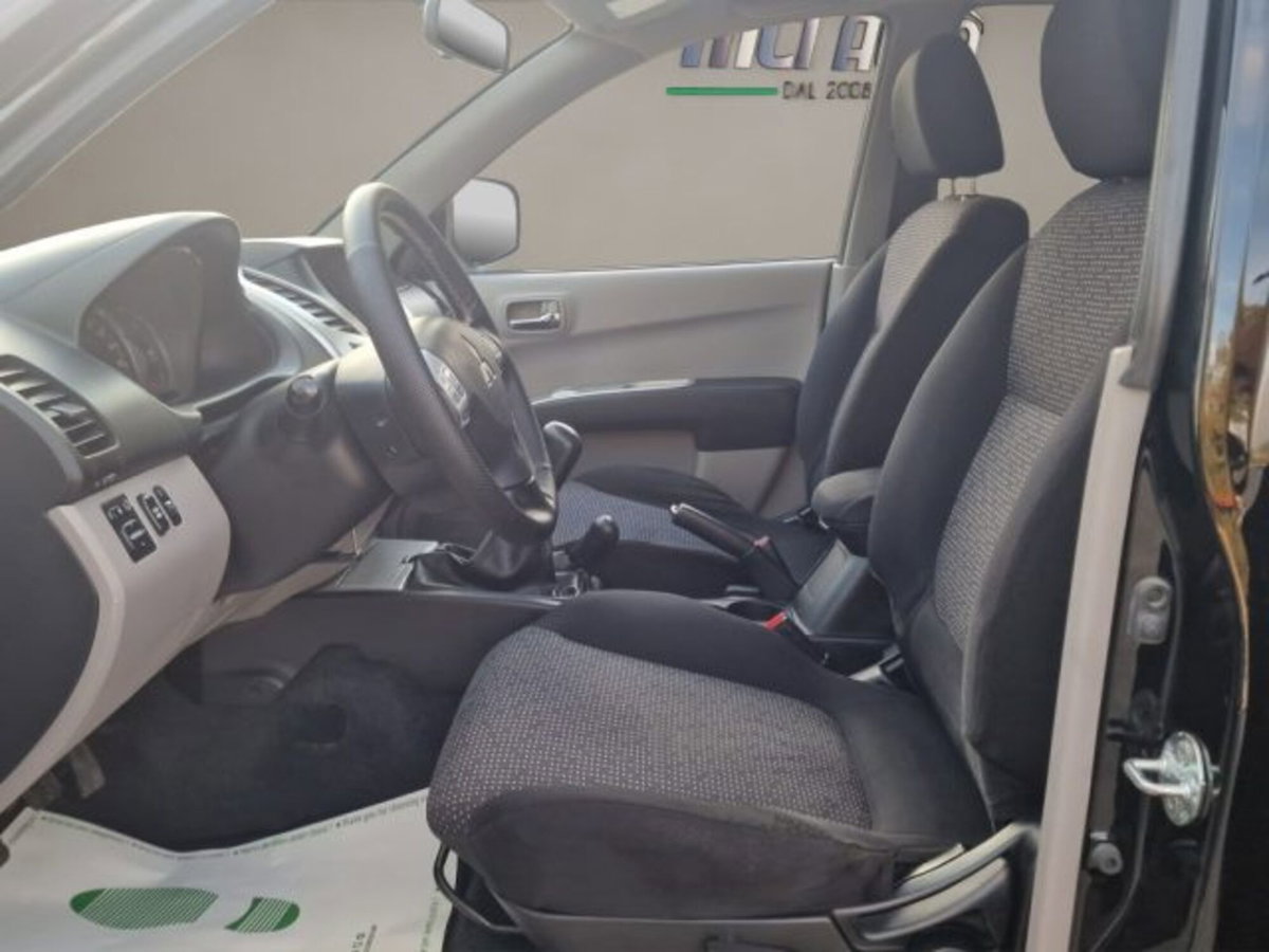Mitsubishi L200 2.5 DI-D/136CV DC Invite DPF (9)
