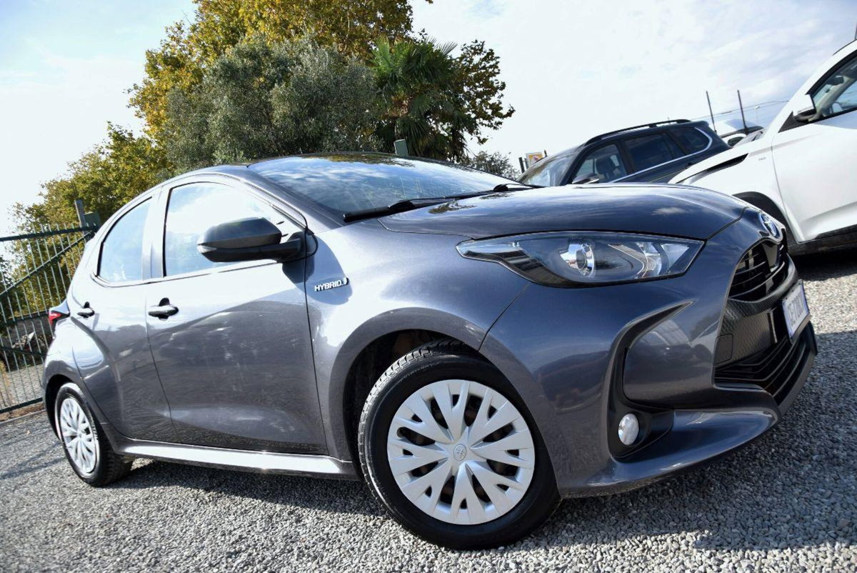Toyota Yaris 1.5 Hybrid 5 porte Lounge (3)