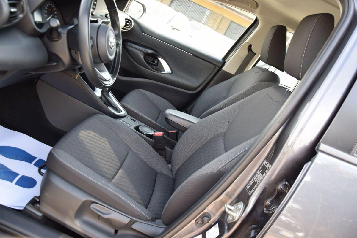 Toyota Yaris 1.5 Hybrid 5 porte Lounge (6)