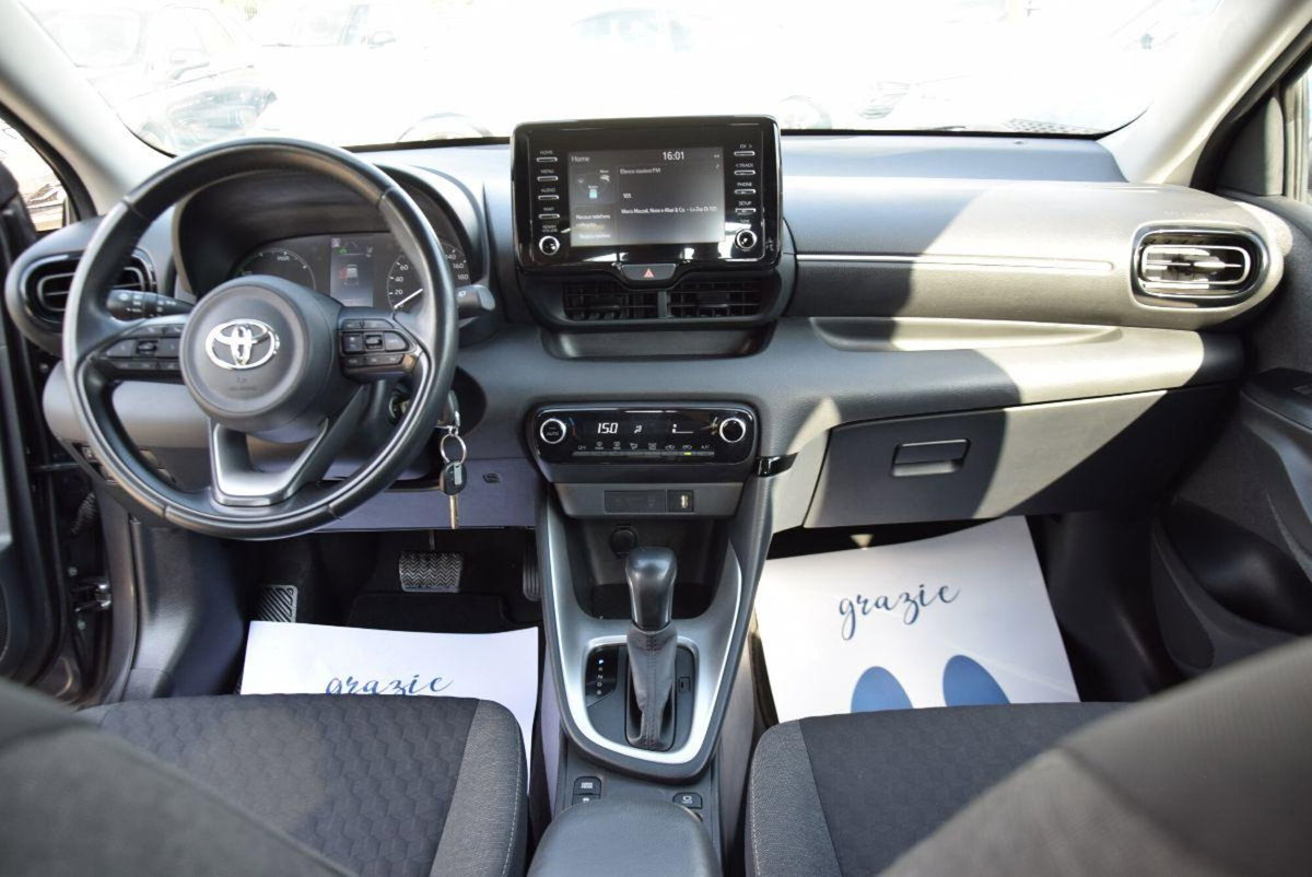 Toyota Yaris 1.5 Hybrid 5 porte Lounge (8)