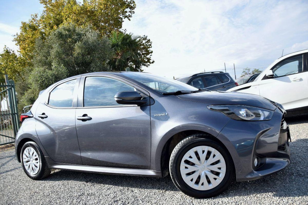 Toyota Yaris 1.5 Hybrid 5 porte Lounge (9)