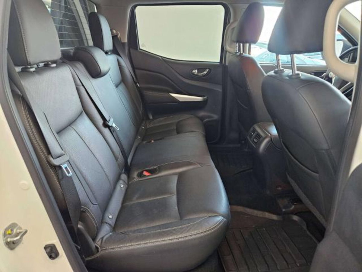 Nissan Navara 2.3 dCi 190 CV 7AT 4WD Double Cab N-Guard (9)