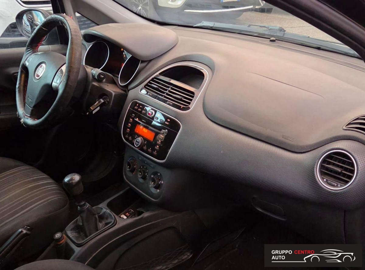 Fiat Punto 1.3 MJT II 75 CV 5 porte Lounge (10)