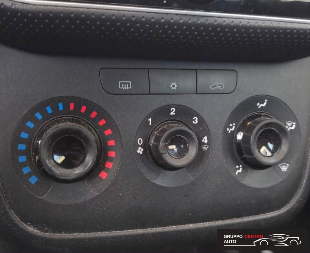 Fiat Punto 1.3 MJT II 75 CV 5 porte Lounge (13)