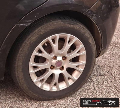 Fiat Punto 1.3 MJT II 75 CV 5 porte Lounge (14)