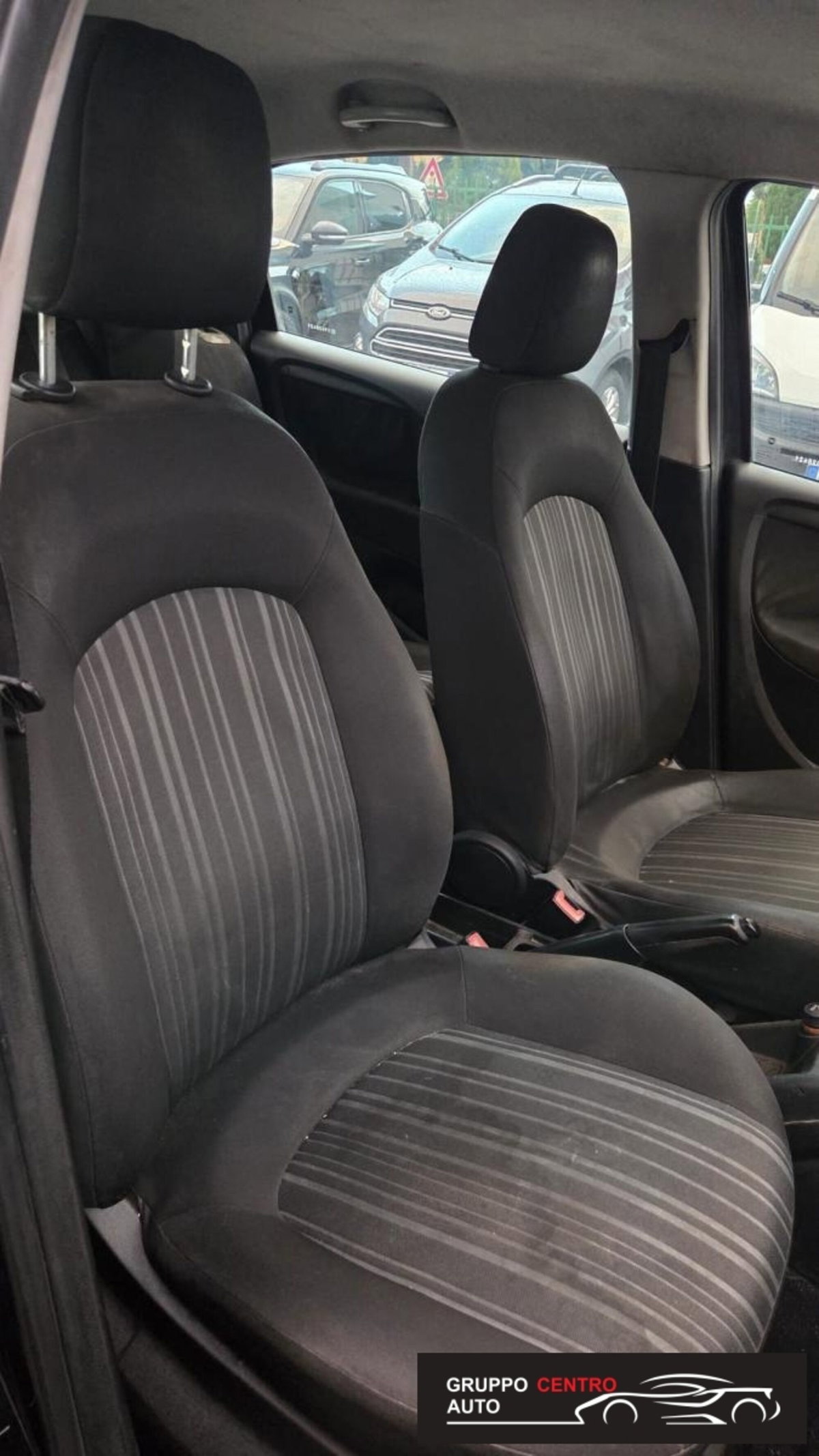 Fiat Punto 1.3 MJT II 75 CV 5 porte Lounge (17)