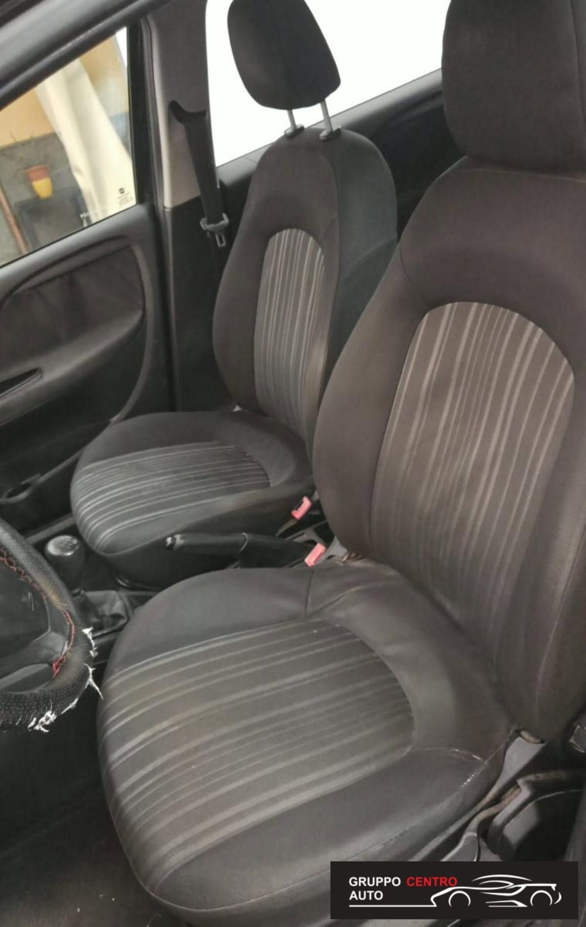 Fiat Punto 1.3 MJT II 75 CV 5 porte Lounge (19)