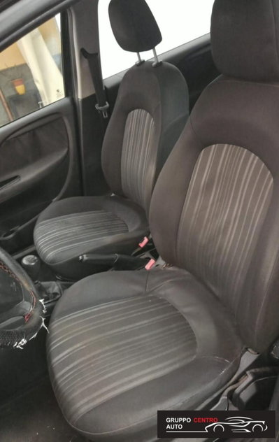 Fiat Punto 1.3 MJT II 75 CV 5 porte Lounge (19)