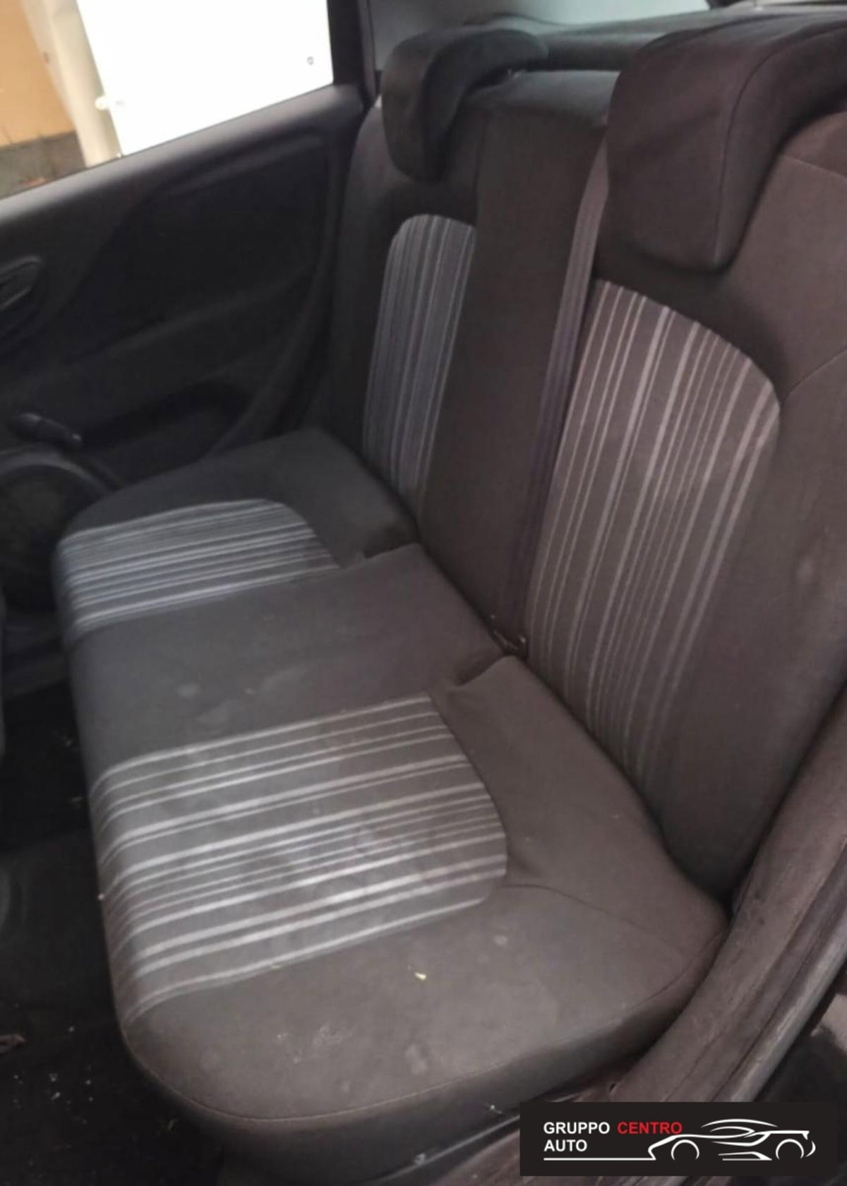 Fiat Punto 1.3 MJT II 75 CV 5 porte Lounge (20)
