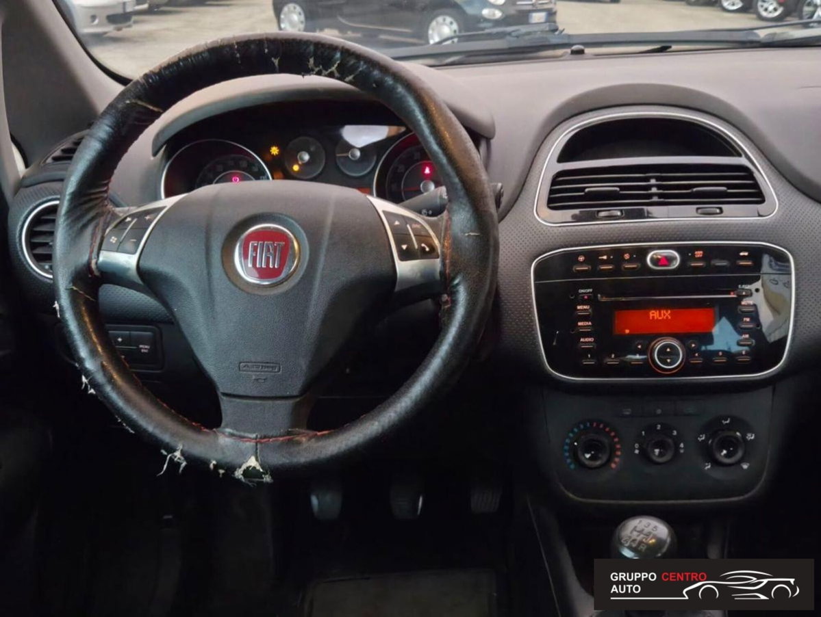 Fiat Punto 1.3 MJT II 75 CV 5 porte Lounge (8)