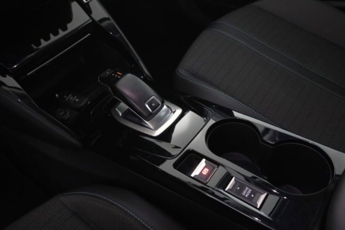 Peugeot 2008 BlueHDi 130 S&S EAT8 Allure Pack (13)