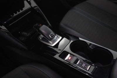 Peugeot 2008 BlueHDi 130 S&S EAT8 Allure Pack (13)