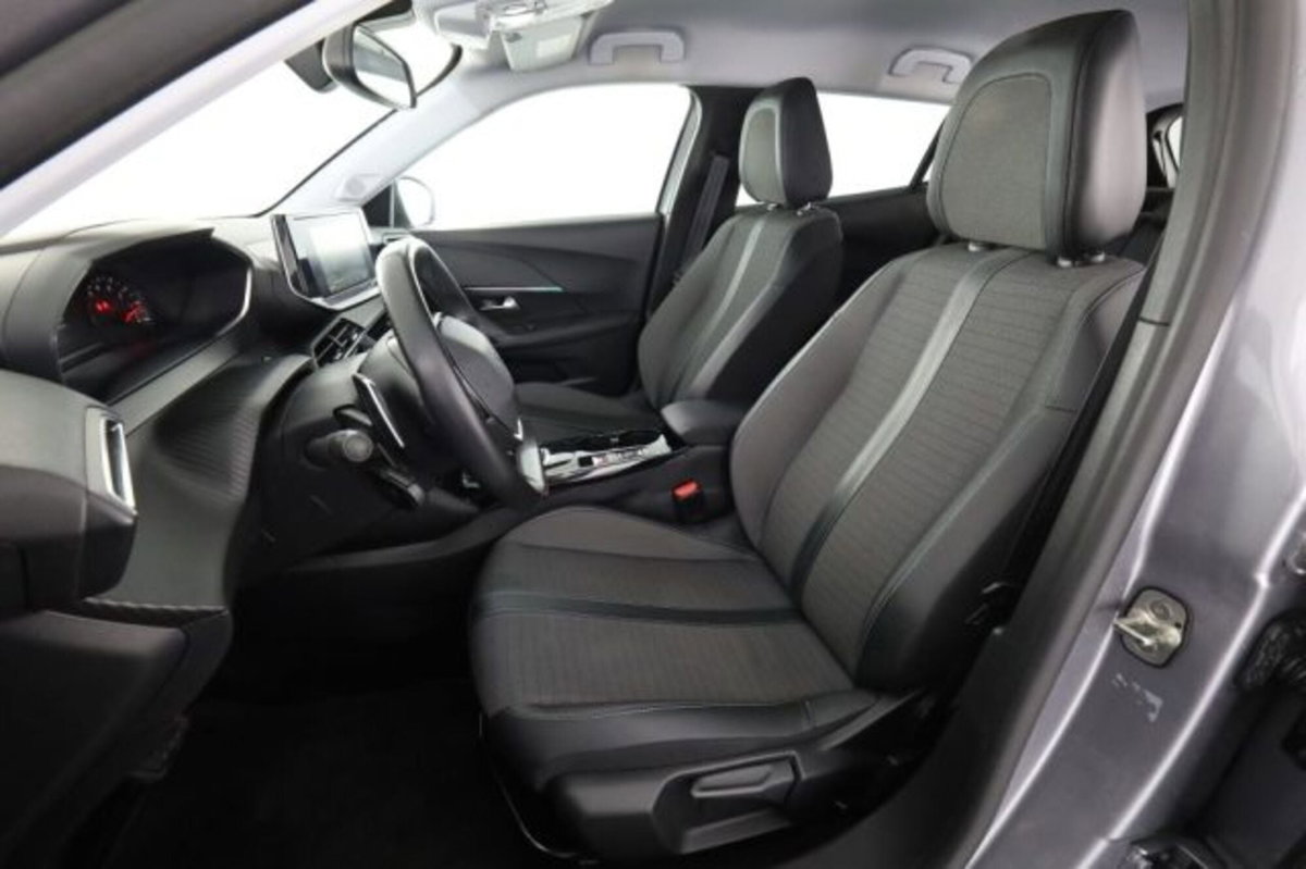 Peugeot 2008 BlueHDi 130 S&S EAT8 Allure Pack (2)