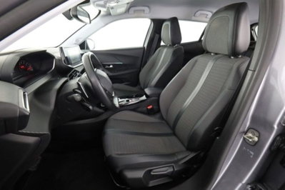 Peugeot 2008 BlueHDi 130 S&S EAT8 Allure Pack (2)