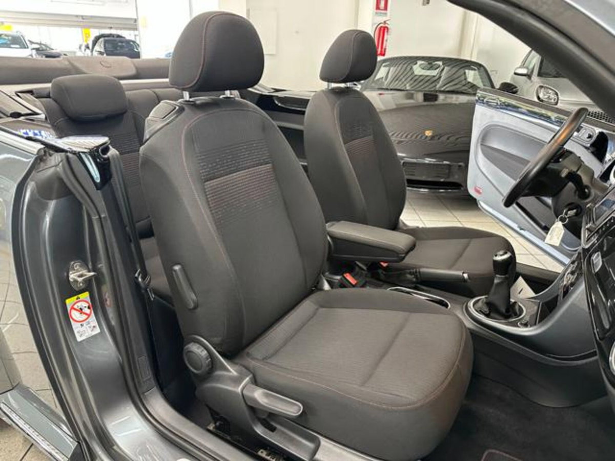 Volkswagen Maggiolino Cabrio 1.2 TSI Design BlueMotion Technology (9)