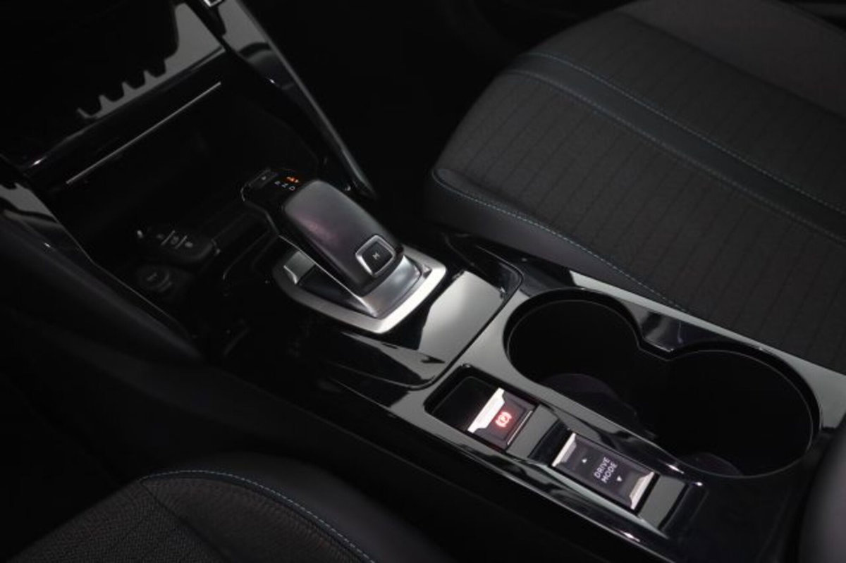 Peugeot 2008 BlueHDi 130 S&S EAT8 Allure Pack (13)