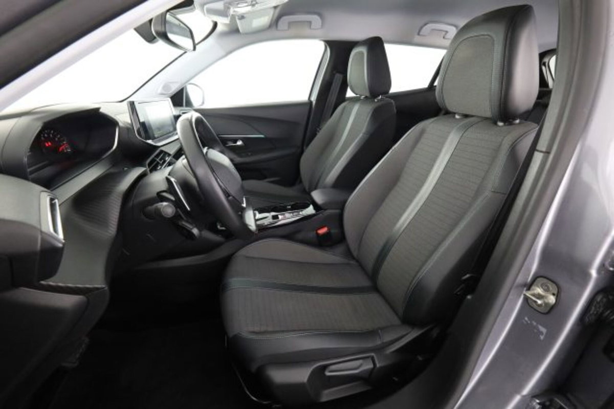 Peugeot 2008 BlueHDi 130 S&S EAT8 Allure Pack (2)