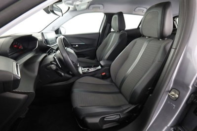 Peugeot 2008 BlueHDi 130 S&S EAT8 Allure Pack (2)